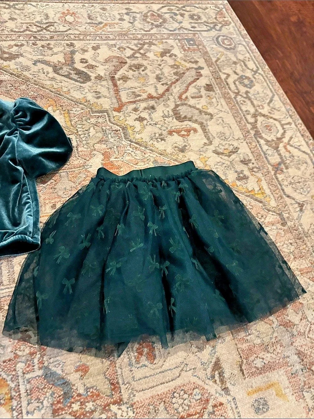 btween Girls Green Velvet Tulle Skirt Set Like New